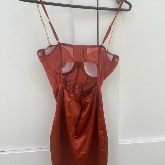 Dress - Picture 8 of 8